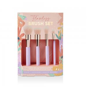 Sunkissed Flawless Brush Set 5 Pieces (This set contains:

Blusher Brush
Powder Brush
Blending Brush
Eyeshadow Brush
Cosmetic Bag)